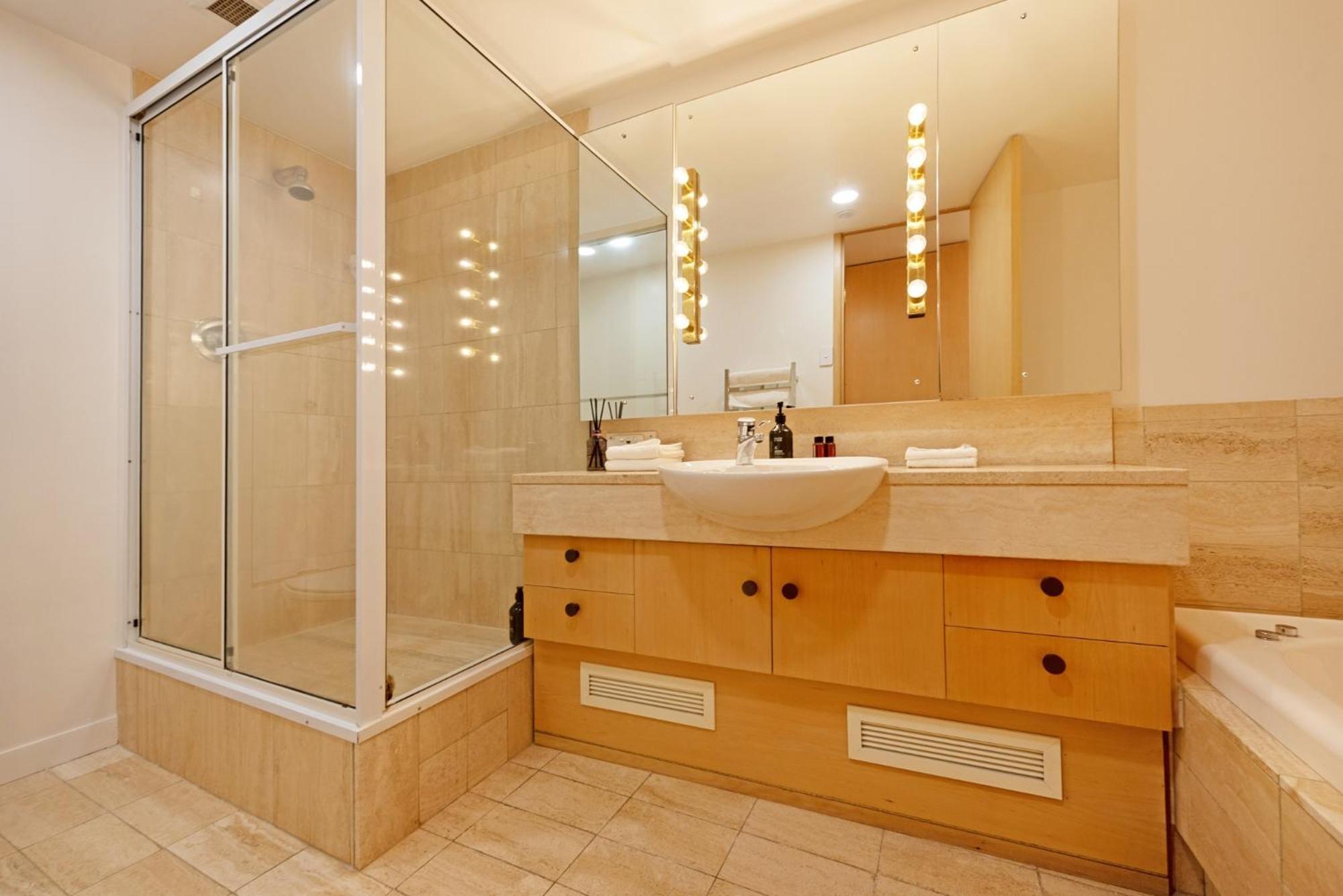 Bay Suites - 328 Oriental Parade ולינגטו מראה חיצוני תמונה